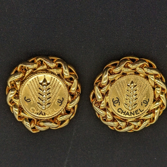 Vintage Chanel Earrings - Picture 4 of 7